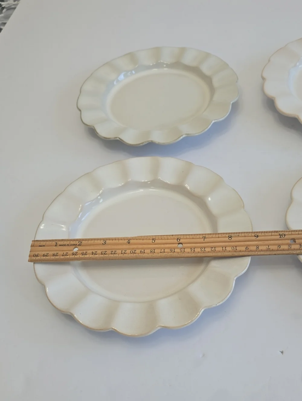 Pier 1 Imports Set Of 4 Alexandria Stoneware Ivory Luncheon Plates Scalloped
